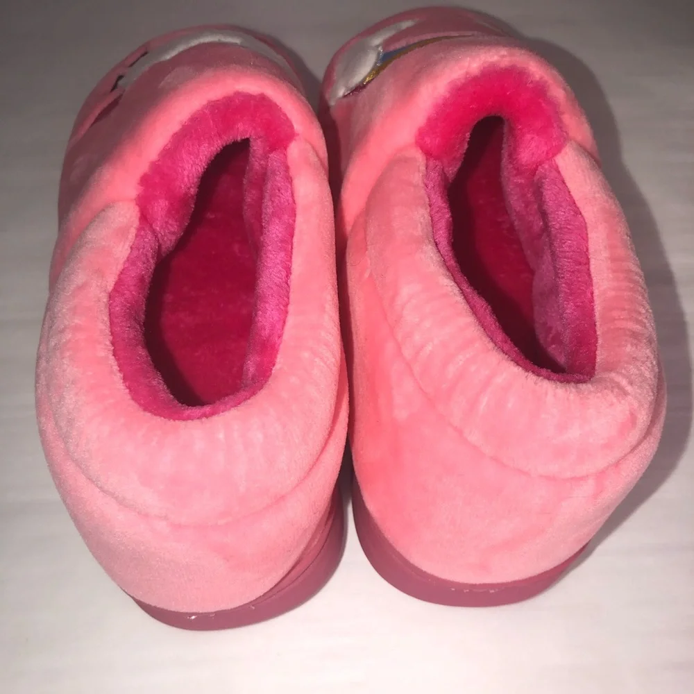 NWOT Girls Pink Slippers Euro Size 21/ US Size‎ 5.5